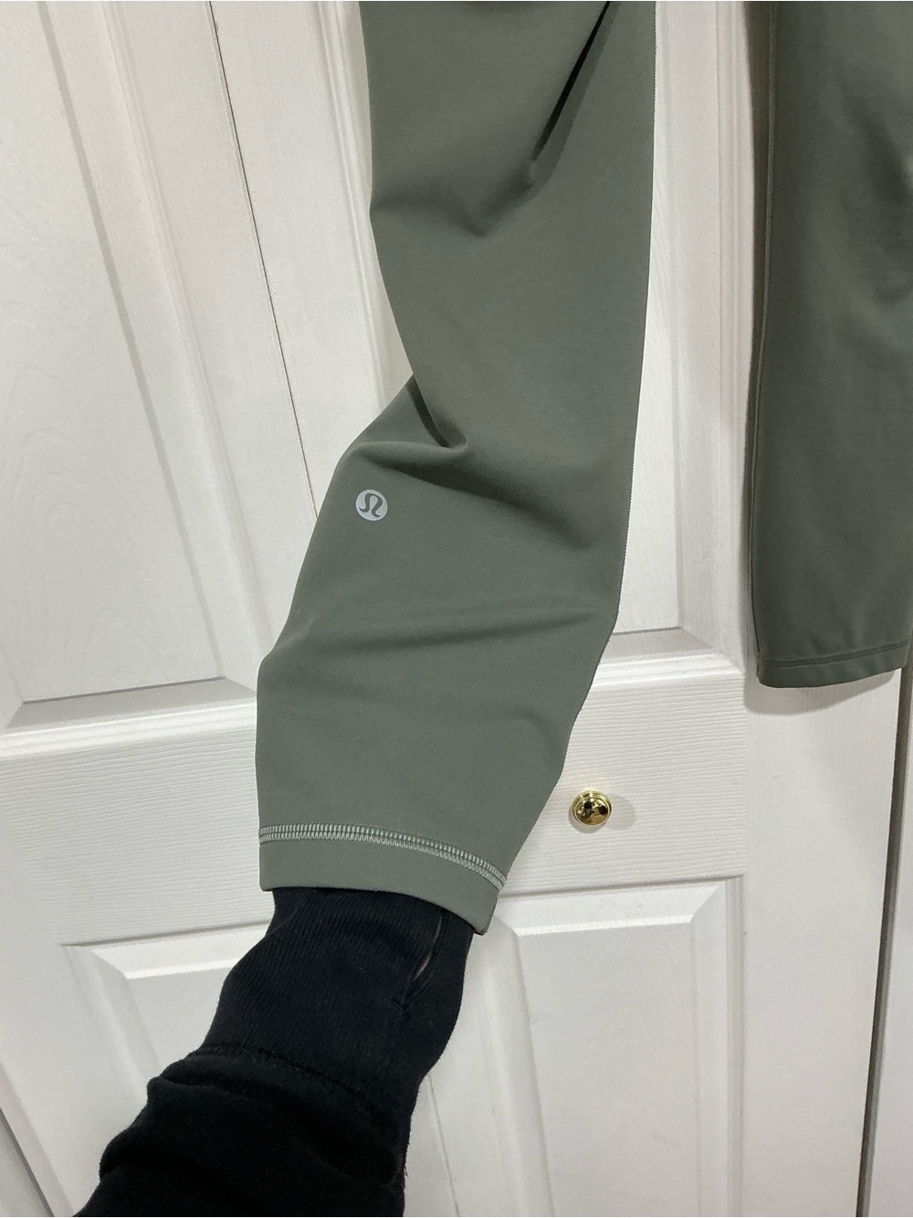 🤎 Lululemon Olive Green 23” Inseam Leggings with Pockets - Size 6 (00891) - Picture 7 of 8